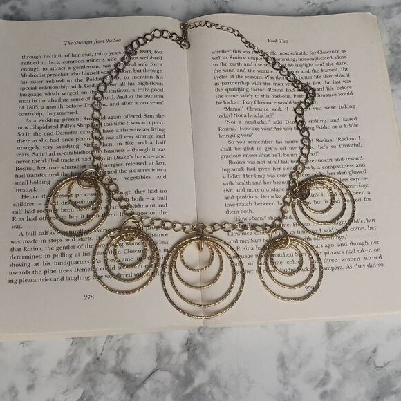 Golden Circle Hooped Rings Necklace - Picture 14 of 14